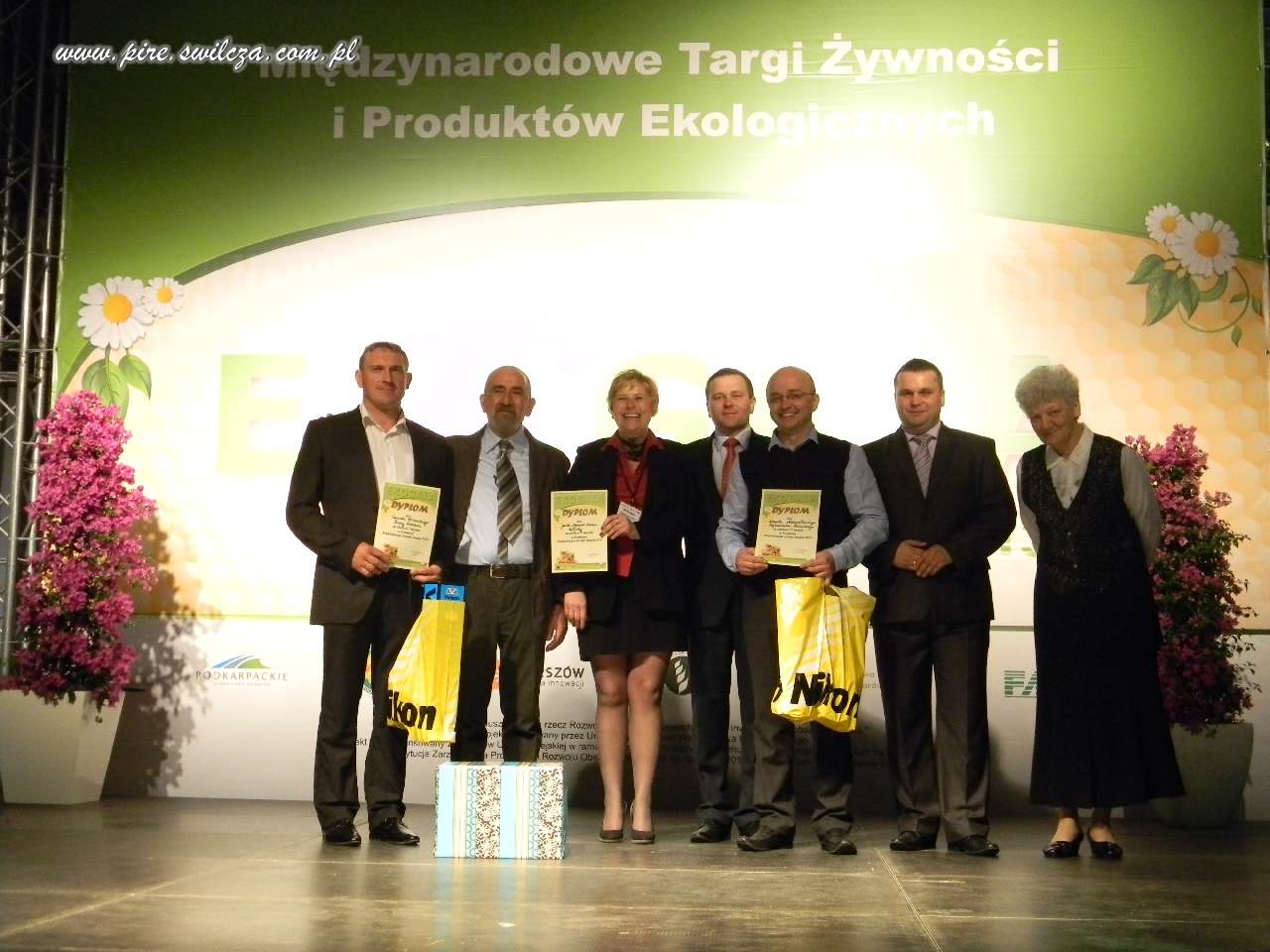 Laureaci oraz organizatorzy Konkursu na „Najładniejsze stoisko Targów 2013”